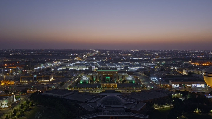 منظر جوي لمدينة القصيم عند الغروب، لقطة جوية