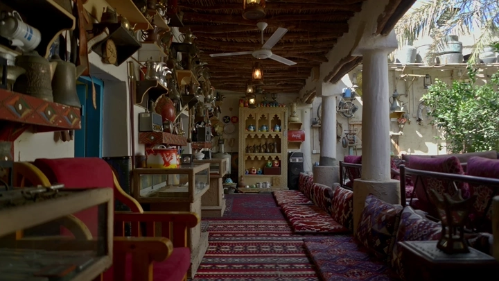 متحف تقليدي بديكور عربي، تصوير داخلي.
