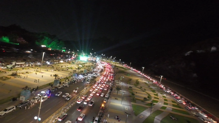 احتفالات اليوم الوطني في المغواة ليلاً، لقطة جوية.