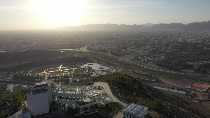 لقطة جوية لحديقة السمراء في وقت الغروب.