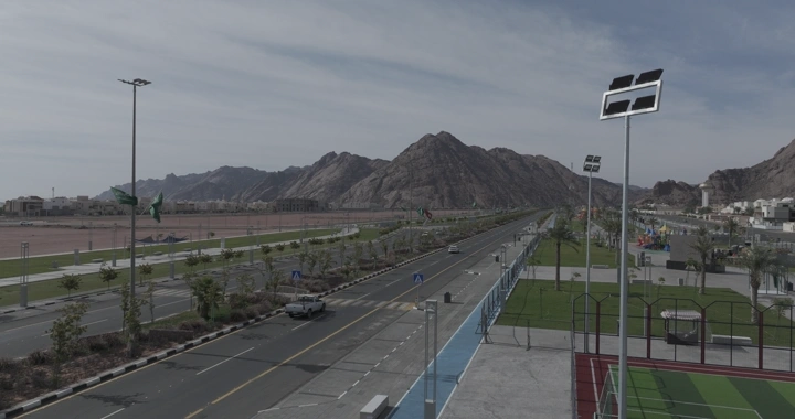 شارع بجانب حديقة الفجر وصبابة حائل، منظر نهاري، لقطة جوية.