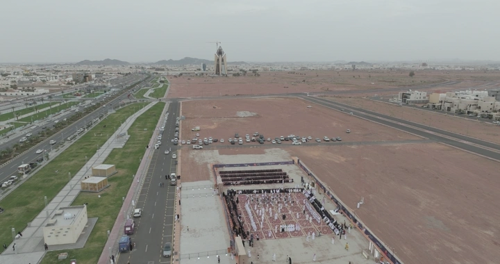 احتفال العرضة السعودية في حديقة الفجر بحائل، لقطة جوية.