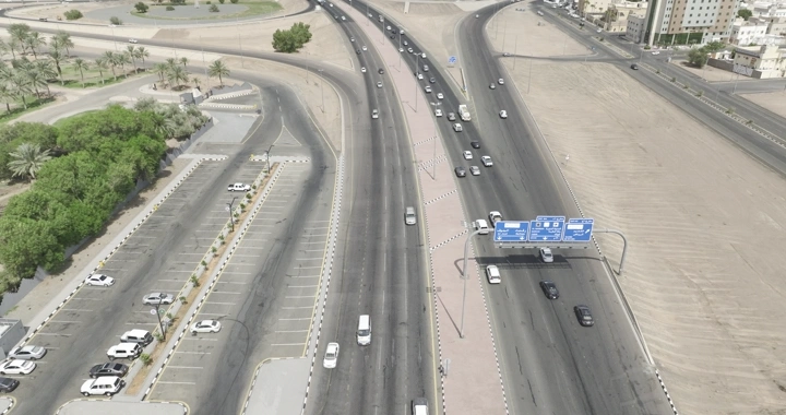 شوارع مدينة حائل من الأعلى في وضح النهار، لقطة درون.