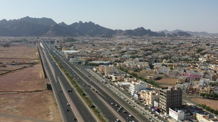 طريق الدائري في حائل، تصوير جوي نهاري.