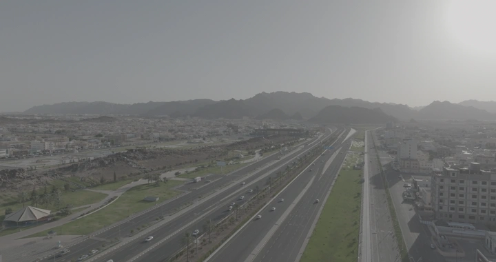 طريق دائري في حائل، لقطة درون نهارية.