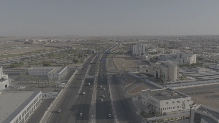 طريق الملك سعود في حائل، تصوير جوي في وضح النهار.
