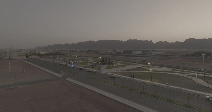 حديقة في حائل عند الغروب، صورة جوية.