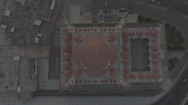 مسجد الراجحي في حائل من الأعلى، لقطة جوية.