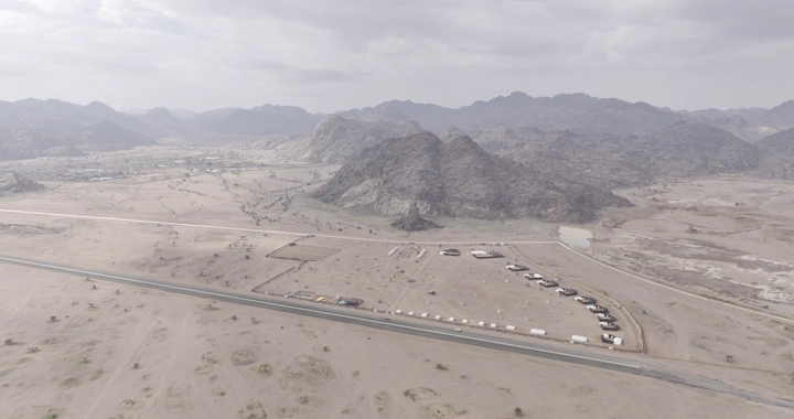 مخيمات في منطقة مشار بحائل، لقطة جوية.