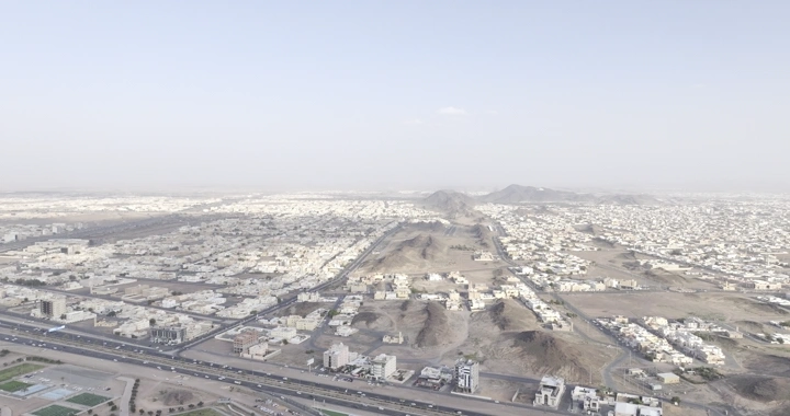 مدينة حائل من الجو في النهار، لقطة درون.