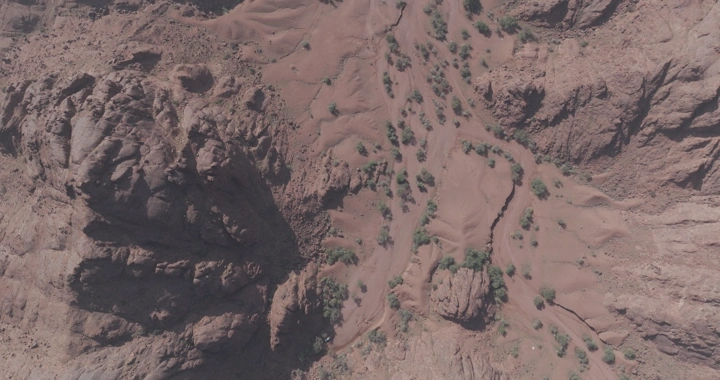 منظر جوي لجبال جو في حائل، لقطة من طائرة بدون طيار.