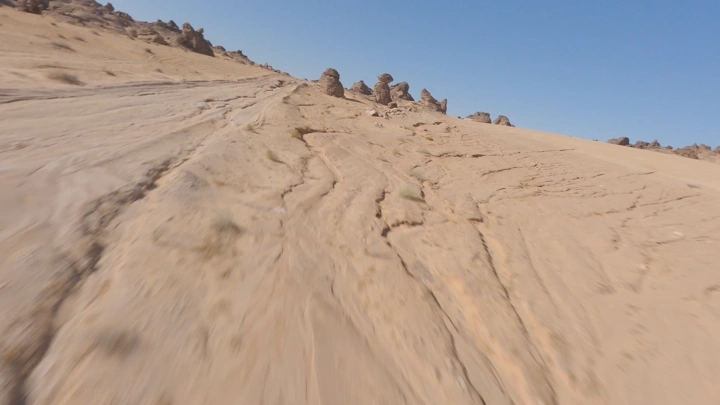 تضاريس جبلية في حائل، لقطة جوية.