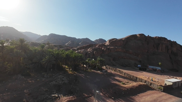 جبال عقدة حائل في النهار، لقطة جوية.