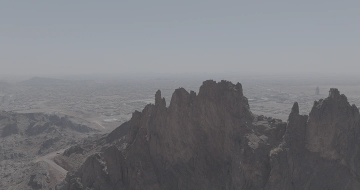 جبال المغواة في حائل، لقطة جوية نهارية.