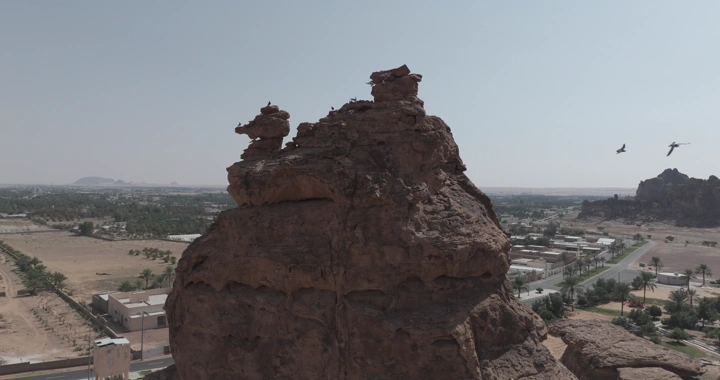 جبل أم سنمان في جبة حائل، لقطة جوية نهارية.