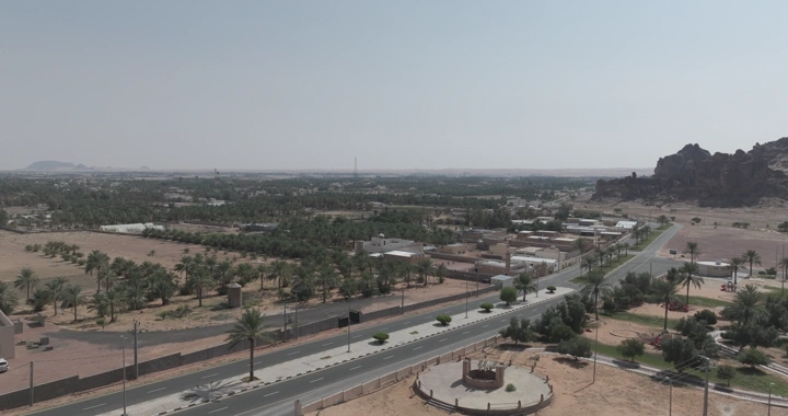 منظر جوي لجبل أم سنمان في جبة حائل، تصوير نهاري.