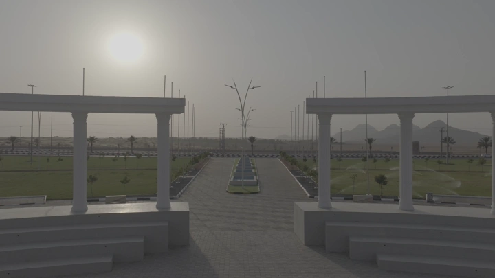 لقطة لحديقة منتزه الخطة في حائل عند الغروب، لقطة واسعة.