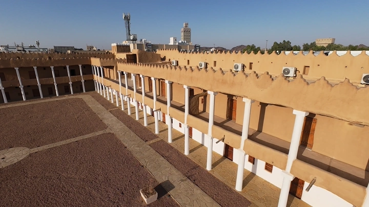 قصر القشلة في حائل، لقطة جوية نهارية.