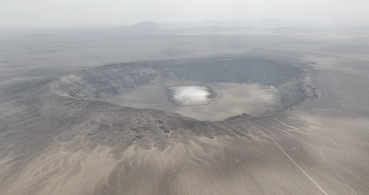 فوهة بركان الهتيمه في حائل، لقطة جوية.