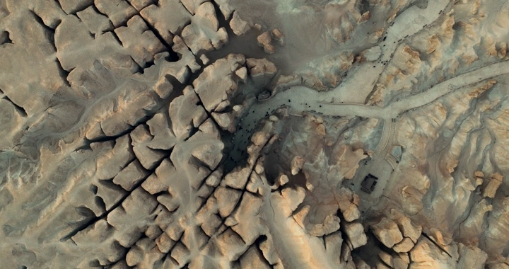 تشكيلات جبل القارة في الأحساء، لقطة جوية.