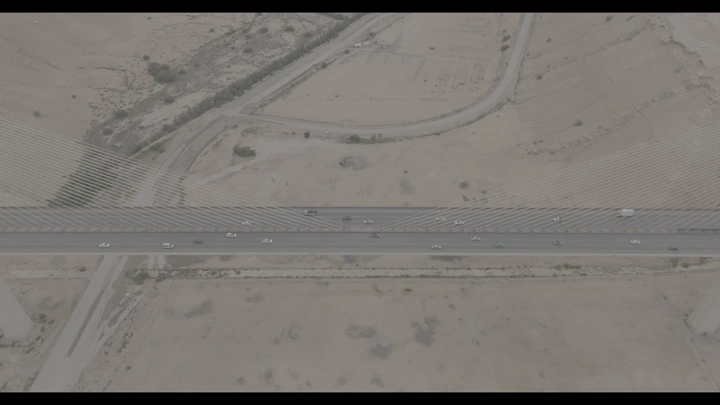 الجسر المعلق في الرياض من الأعلى، لقطة جوية.