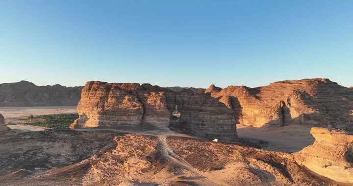 جبال العلا في الصباح الباكر، لقطة جوية.