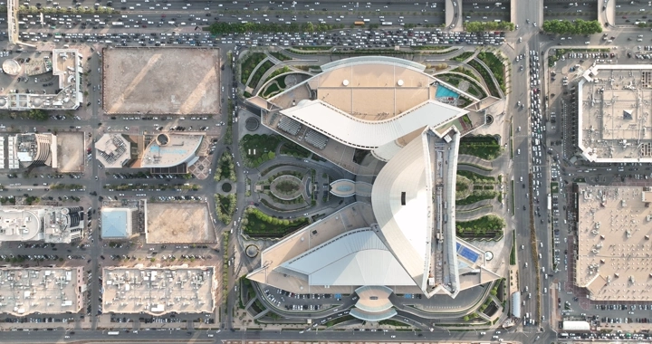 برج المملكة في الرياض من الأعلى، لقطة جوية.