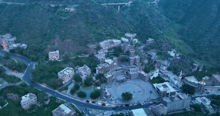 قرية رجال المع في عسير، لقطة جوية عند الغروب.