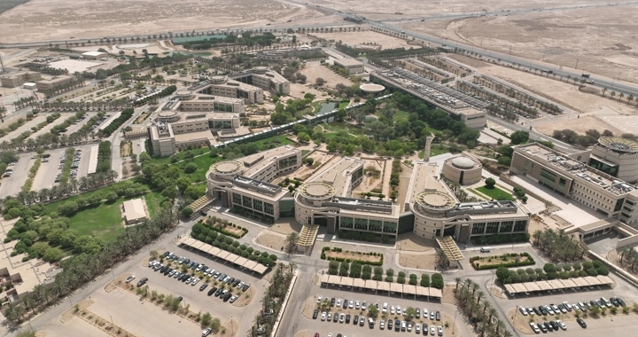 مجمع طبي في الرياض، لقطة جوية نهارية.