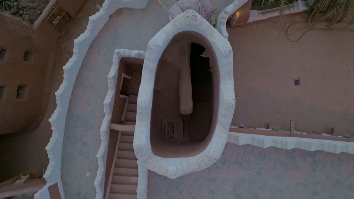 منظر علوي لجامع قرية أشيقر التاريخي بالرياض، لقطة جوية.