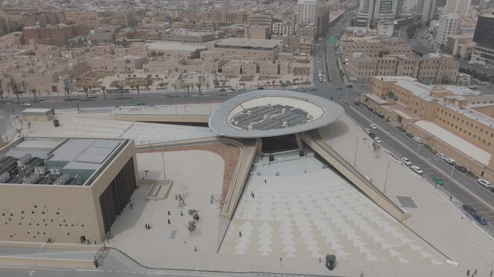 محطة قصر الحكم في الرياض، لقطة جوية نهارية.