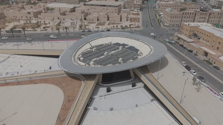 محطة قصر الحكم في الرياض، لقطة جوية في وضح النهار.