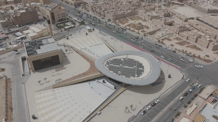 محطة قصر الحكم في الرياض، لقطة جوية نهارية.