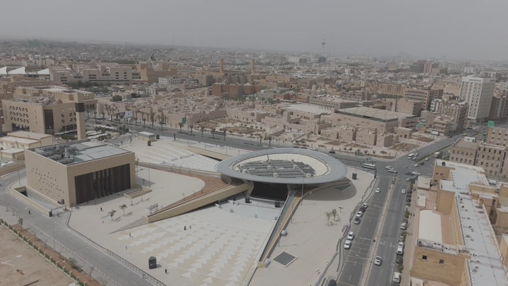 محطة قصر الحكم في الرياض، لقطة جوية نهارية.