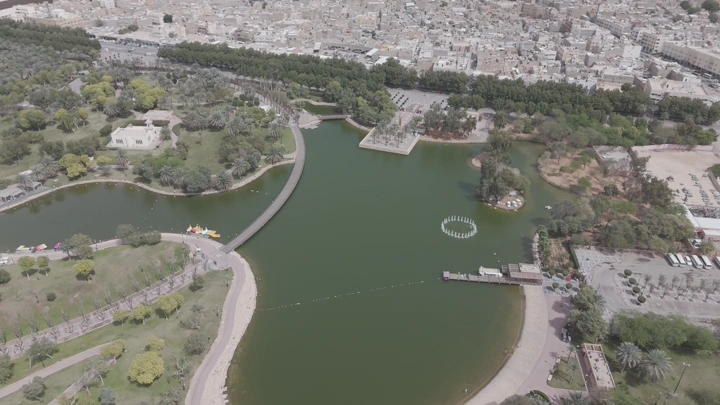 منتزه السلام في الرياض من الجو، لقطة درون.