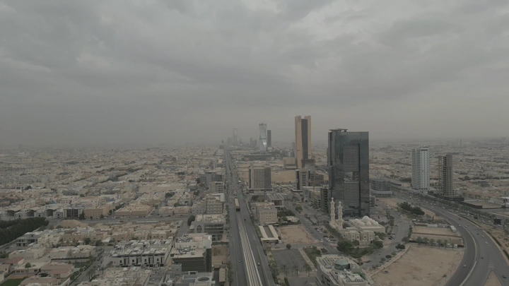 صورة جوية لأبراج الرياض في مدينة الرياض، لقطة درون.