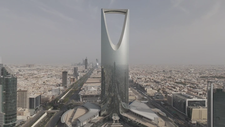 برج المملكة في الرياض، تصوير درون من الأعلى. لقطة جوية