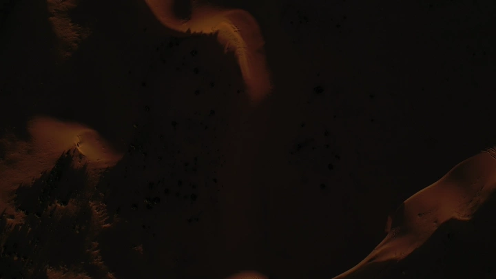 صحراء السعودية ليلاً، تصوير درون جوي اسقاطي.