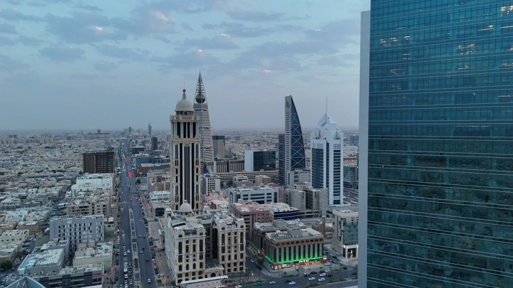 أبراج الرياض عند الغروب، تصوير درون.