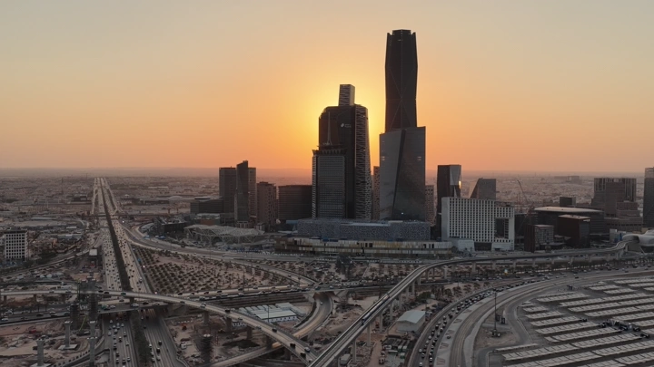 أبراج الرياض عند الغروب، تصوير درون.