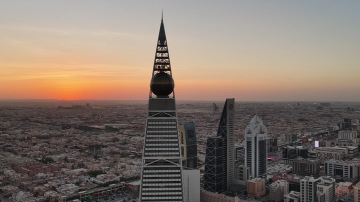 أبراج الرياض عند الغروب، لقطة جوية .