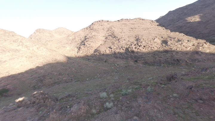 منظر جبال في حائل، لقطة FPV.