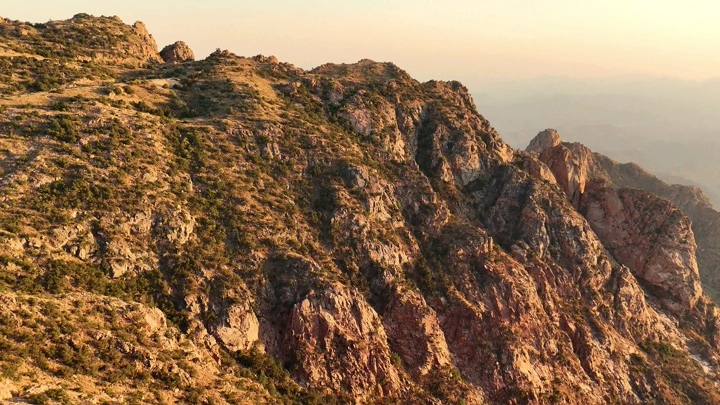 جبال مدينة الطائف عند الغروب، تصوير جوي.