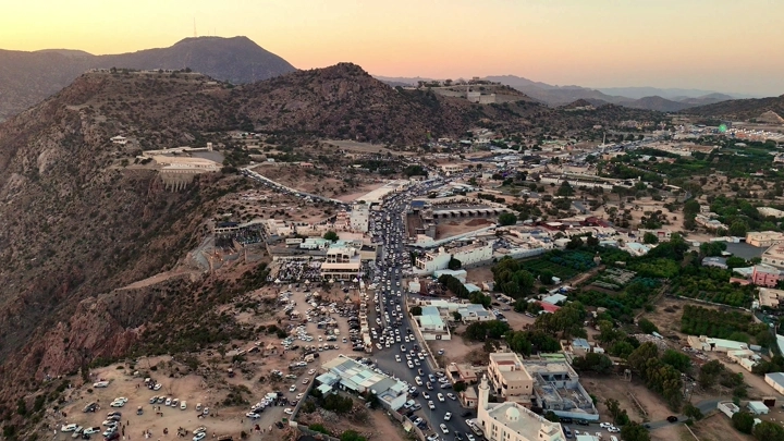 مدينة الطائف من الجو عند الغروب، تصوير درون.